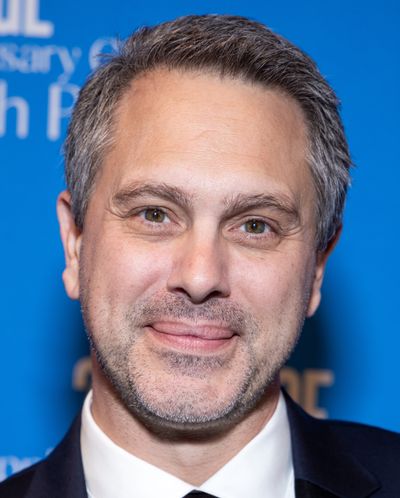 Thomas Sadoski Headshot