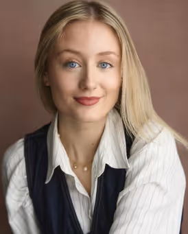 Maisy Stones Headshot