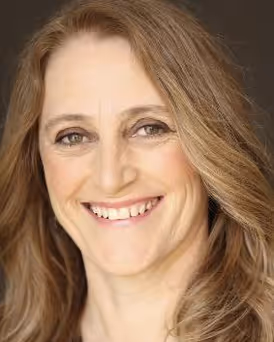 Una Clancy Headshot