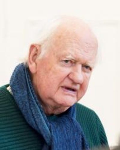 Oliver Ford Davies Headshot