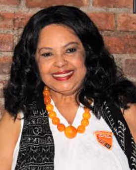 Lynda Gravátt Headshot