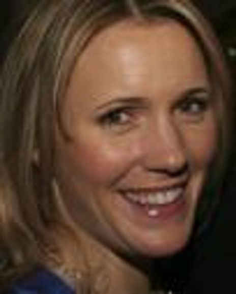 Beth Saunders Headshot