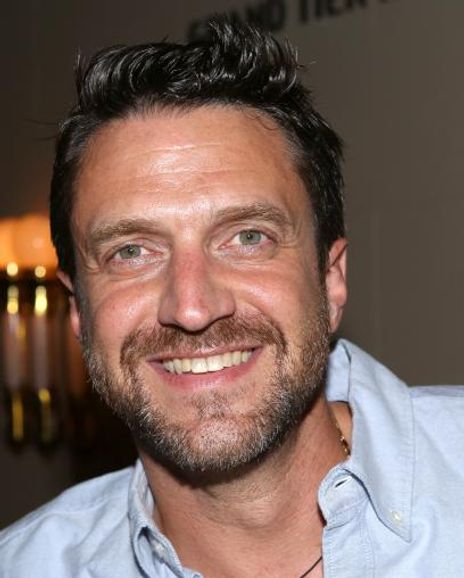 Ra&uacute;l E. Esparza Headshot