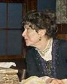 Susan Greenhill Headshot