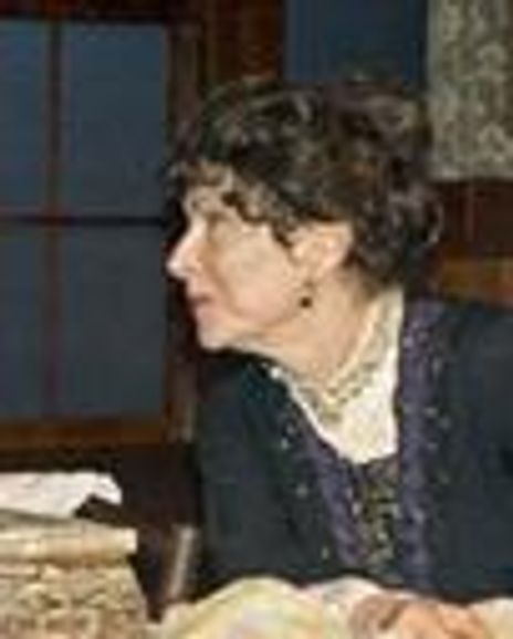 Susan Greenhill Headshot