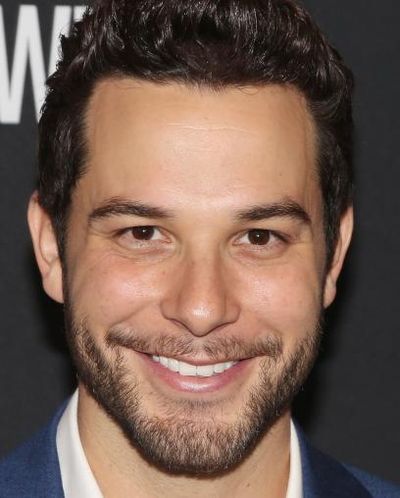 Skylar Astin Headshot