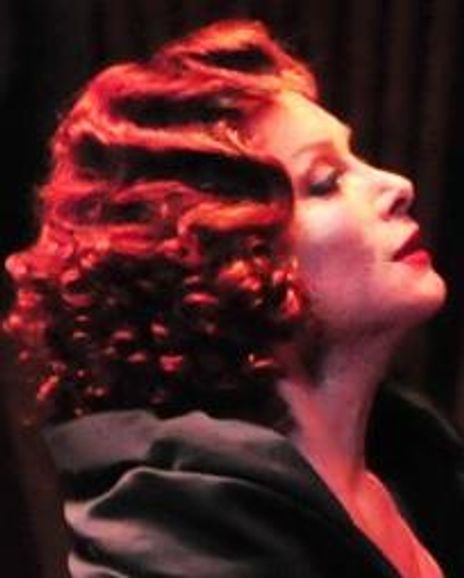 Stephanie Powers Headshot