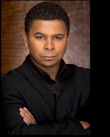 Victor Robertson Headshot