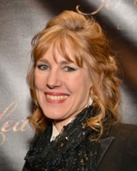 Dodie Pettit Headshot