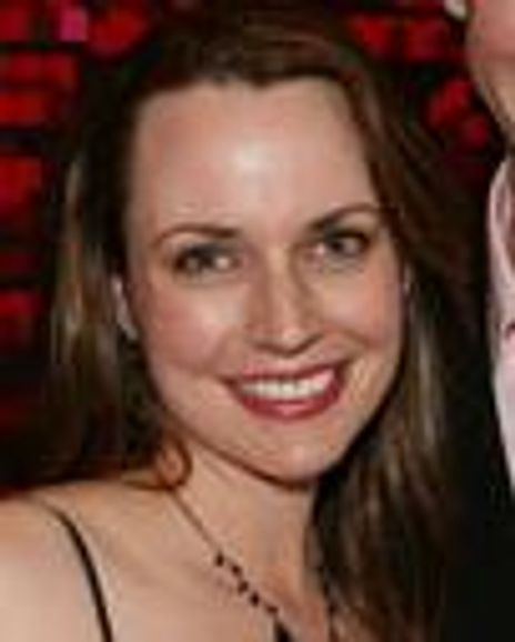 Julie Earley Headshot