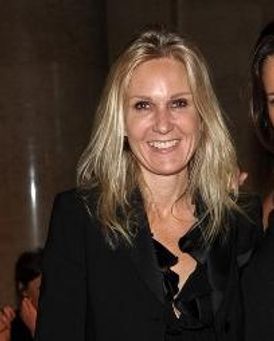 Louise Jones Headshot