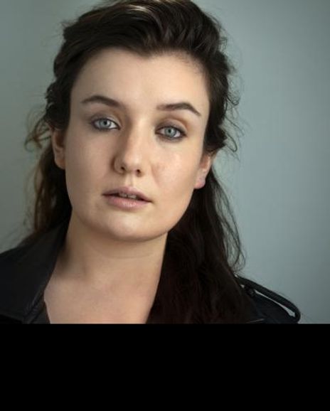 Lucy Lewis Headshot