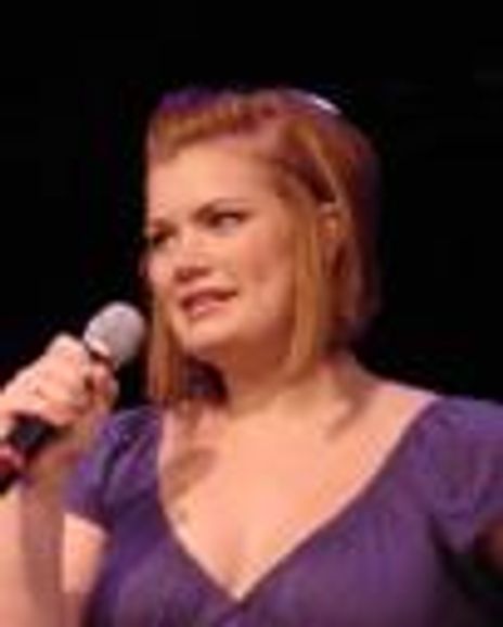 Lindsey Larson Headshot