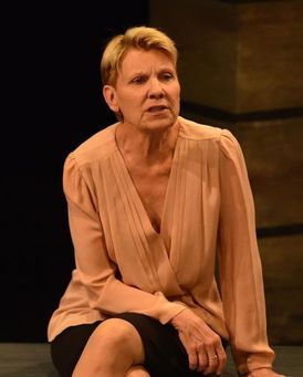 Lindsay Crouse Headshot