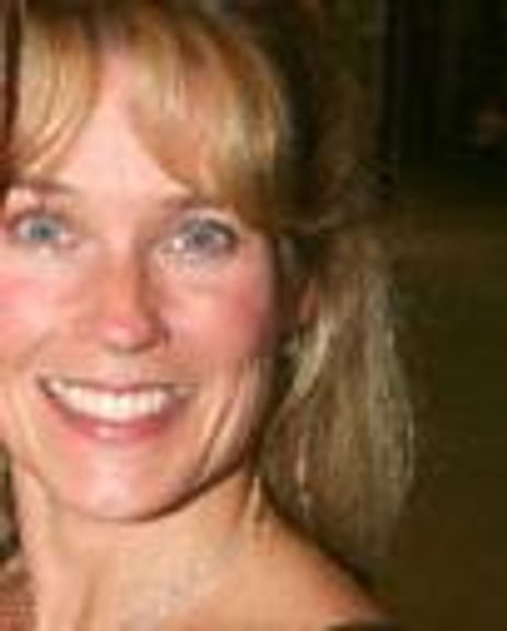 Louise Hickey Headshot