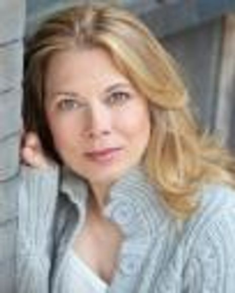 Nina Hennessey Headshot