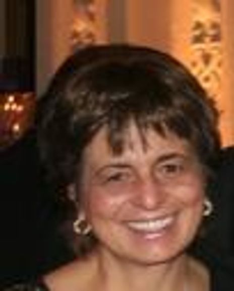 Stephanie Carlson Headshot