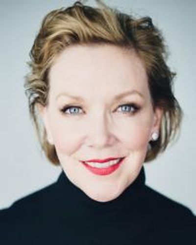 Teri Hansen Headshot