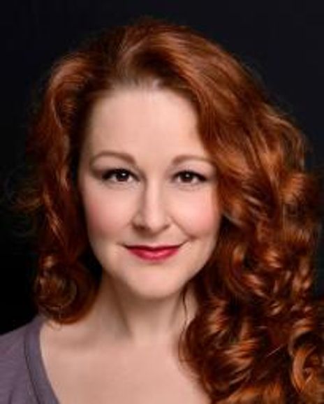 Rebecca Robbins Headshot