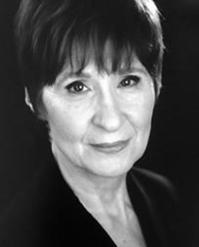 Glynis Bell Headshot