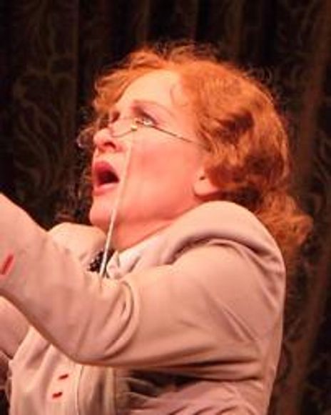 Caitlin Larsen Headshot