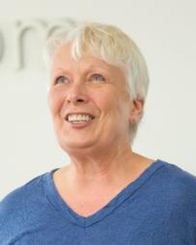 Barbara Marineau Headshot