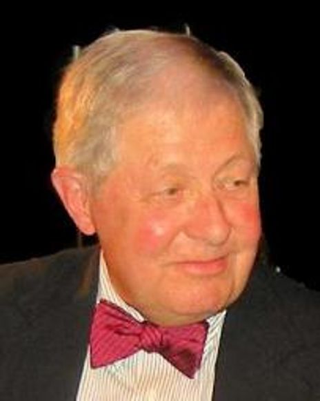 Robert Lowe Headshot