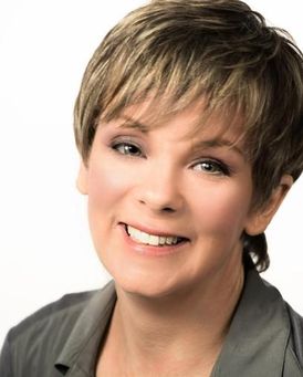 Lisa Hopkins Headshot