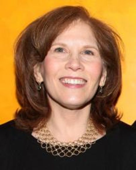 Ruth Hendel Headshot