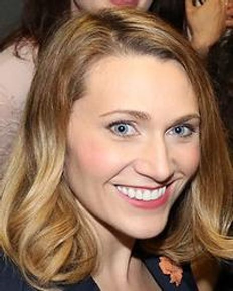 Siri Howard Headshot