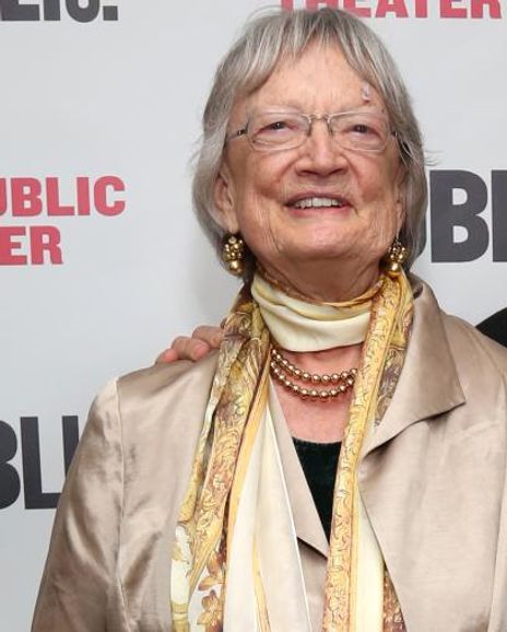 Jennifer Tipton Headshot