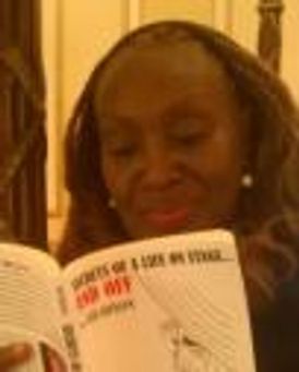 Avery Sommers Headshot