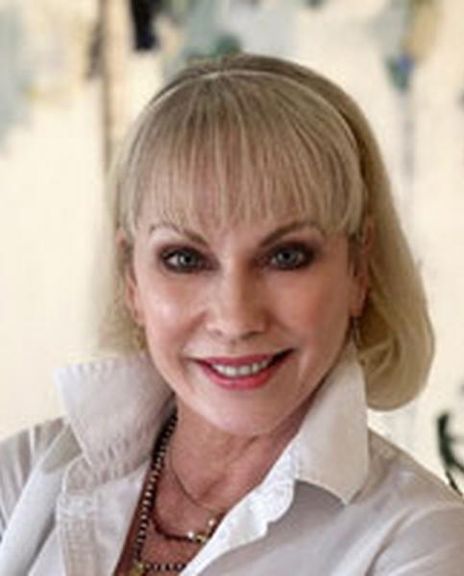 Betsy Craig Headshot