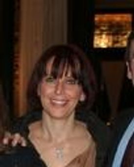 Holly Holcomb Headshot