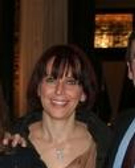 Holly Holcomb Headshot