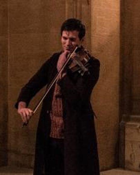 Oliver Hamilton Headshot