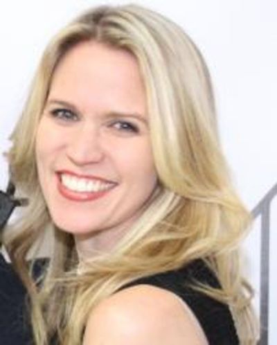 Lauren Kennedy Headshot