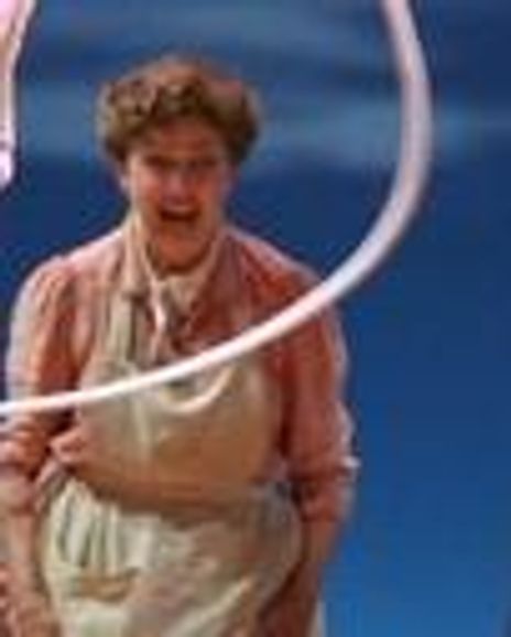 Louisa Flaningam Headshot