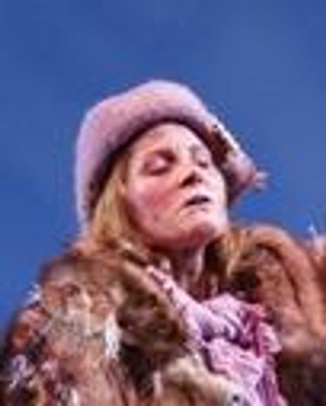 Annie Enneking Headshot