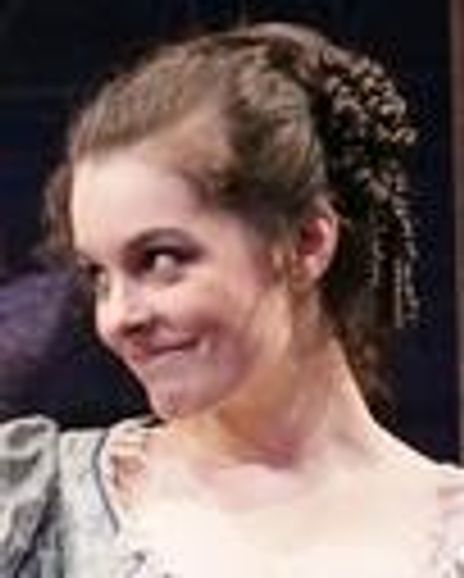 Carrie McCrossen Headshot