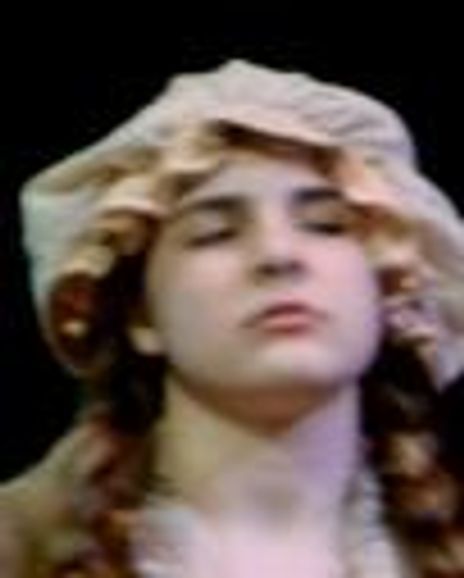 Allie Mgrublian Headshot