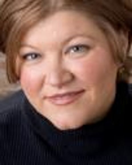Robin Madel Headshot