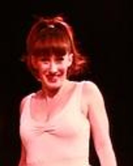 Simone De La Headshot