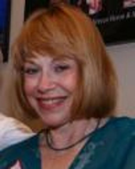 Lynne Schillaci Headshot