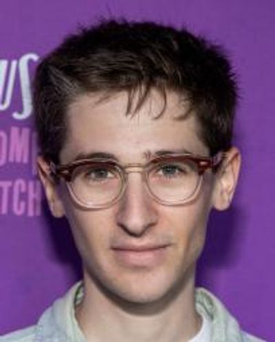 Noah Robbins Headshot