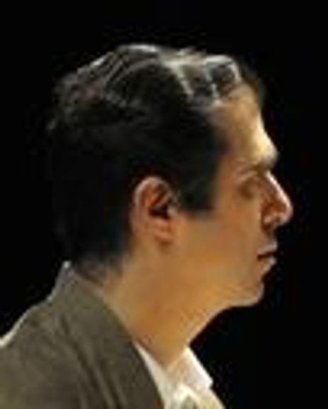 Gregor Paslawsky Headshot