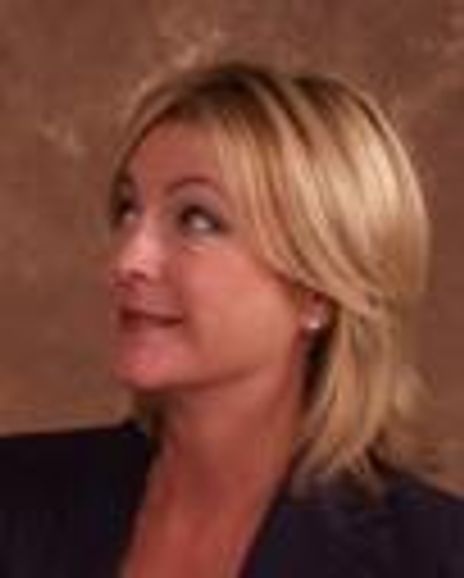 Elizabeth Perkin Moen Headshot