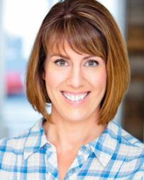 Julie Cardia Headshot