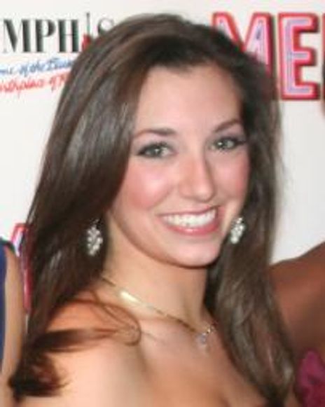 Hillary Elk Headshot