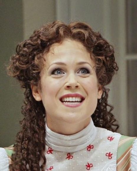 Erin Krakow Headshot